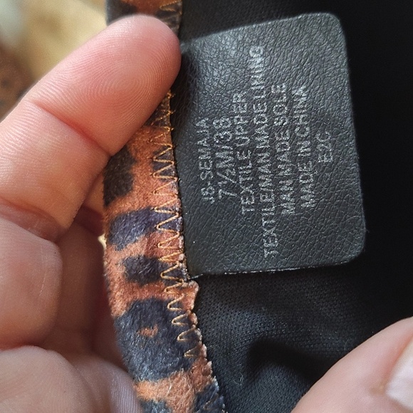 Stylish Leopard Print Heeled Boots - Picture 3 of 4